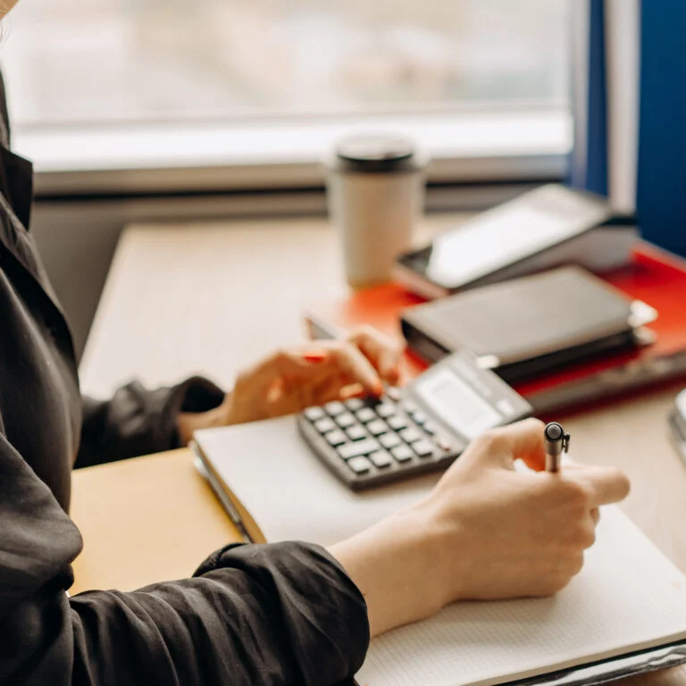 Przygotowanie raportu i sprawozdania finansowego przez księgowego